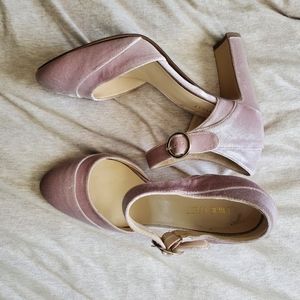 Nine West Champagne Velvety Heels